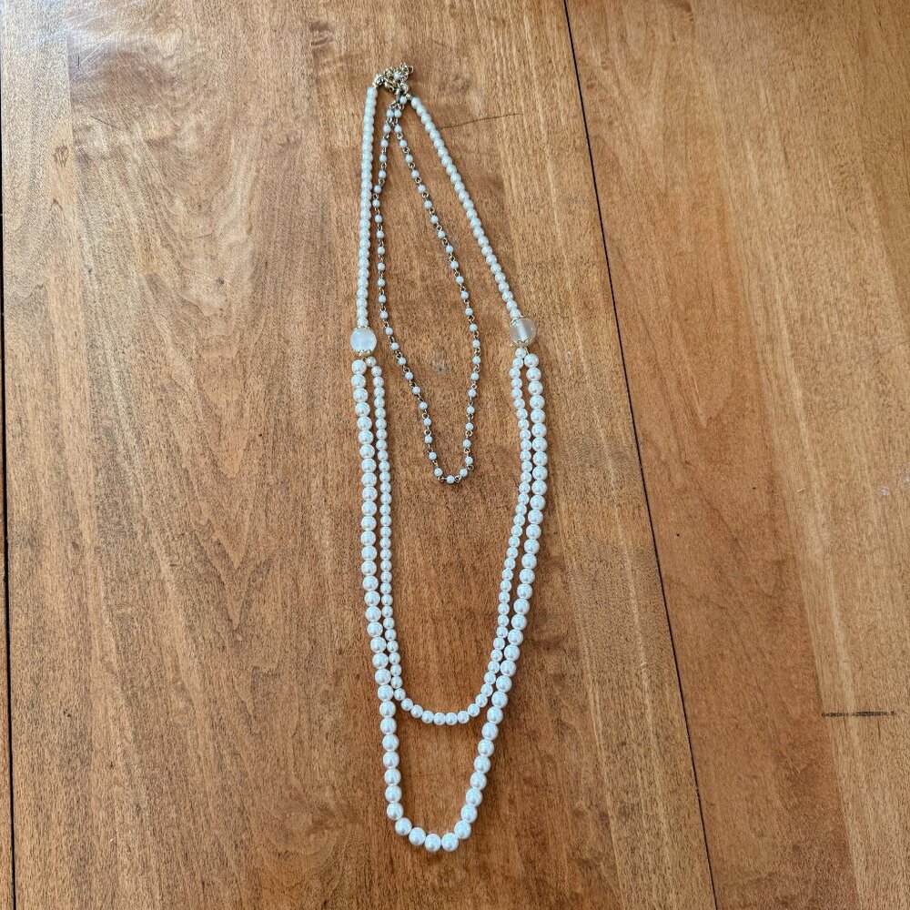 Double strand fake pearl + gold-toned necklace w. detachable 3rd strand